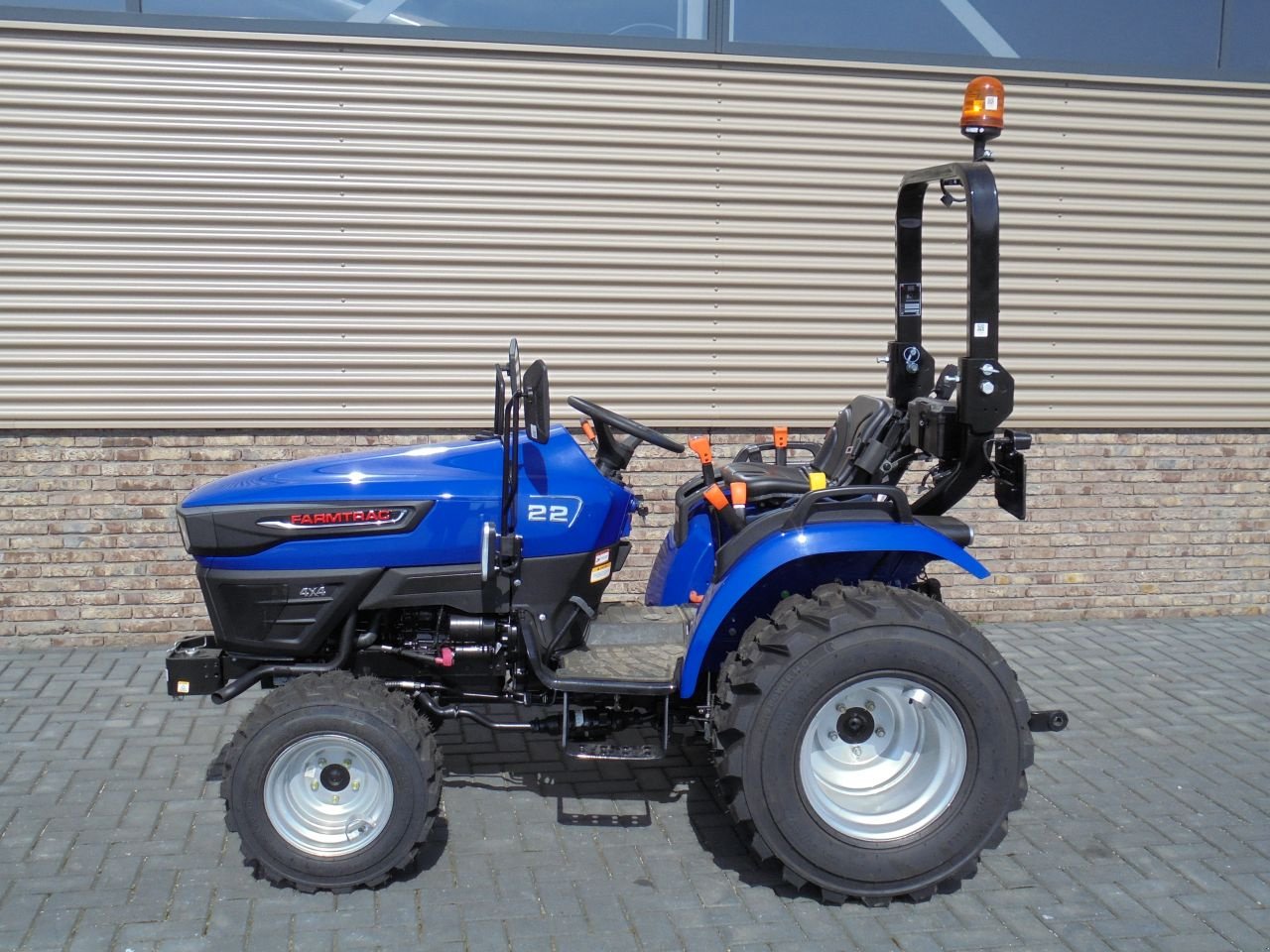 Traktor of the type Farmtrac 20, Neumaschine in Houten (Picture 5)