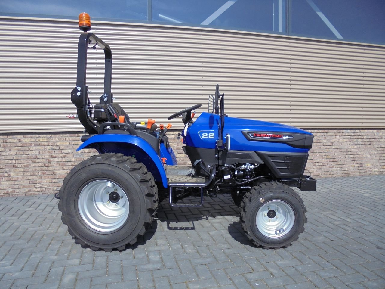 Traktor of the type Farmtrac 20, Neumaschine in Houten (Picture 2)