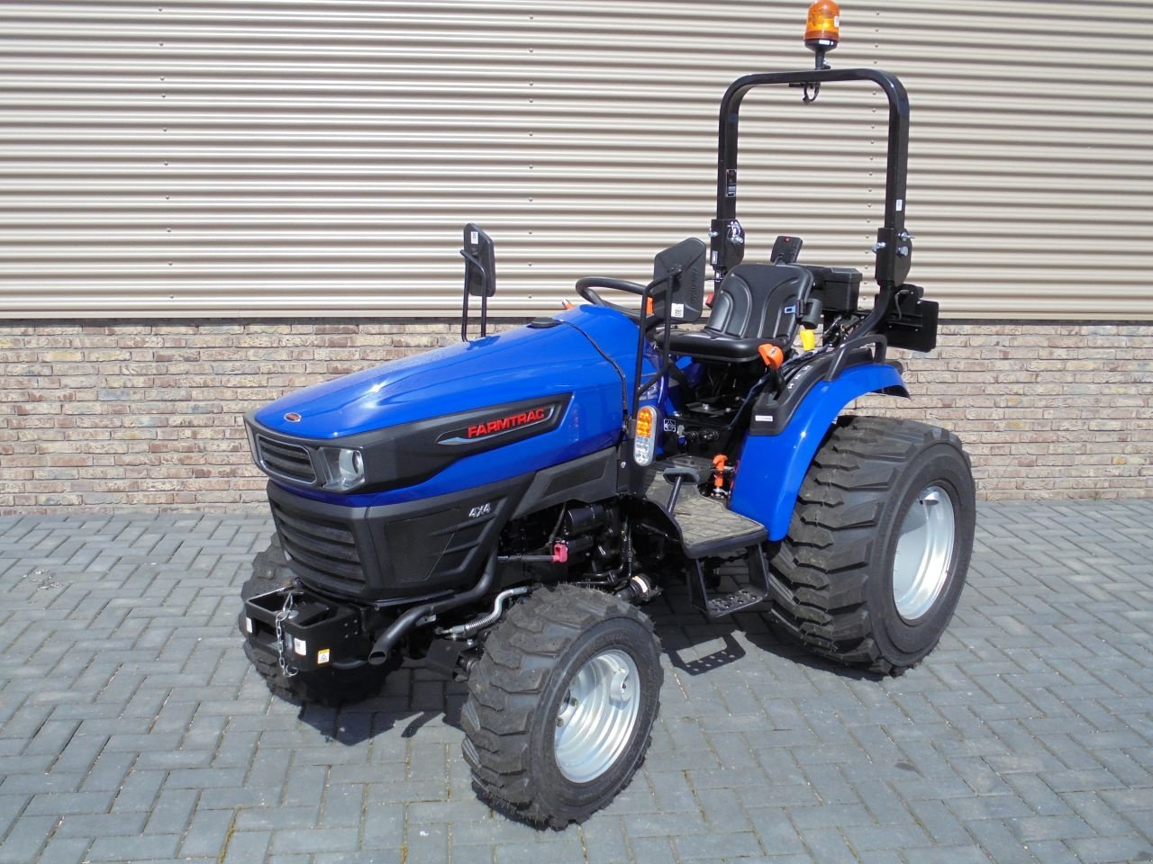 Traktor of the type Farmtrac 20, Neumaschine in Houten (Picture 8)