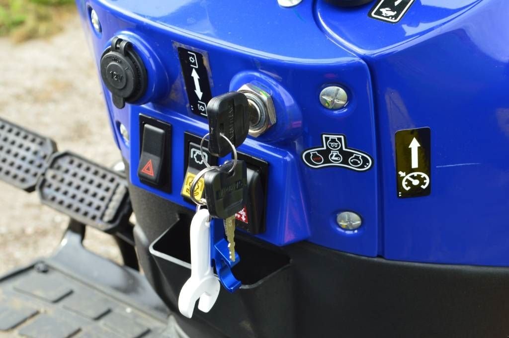 Traktor типа Farmtrac FT26 HST + voorlader compacttractor, Neumaschine в Erichem (Фотография 4)