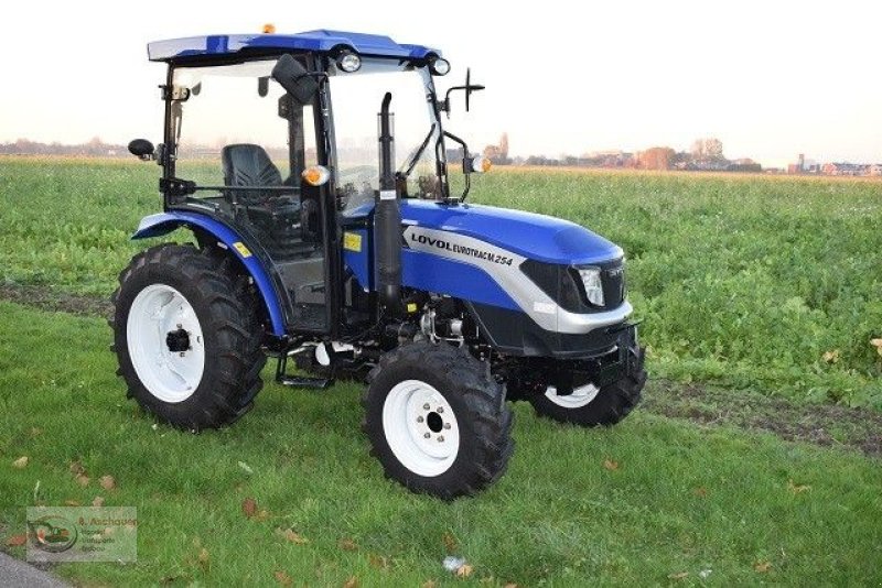 Traktor des Typs Farmtrac Lovol M254C, Neumaschine in Dimbach (Bild 1)