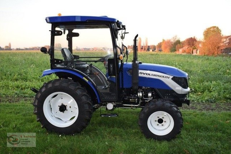 Traktor des Typs Farmtrac Lovol M254C, Neumaschine in Dimbach (Bild 2)