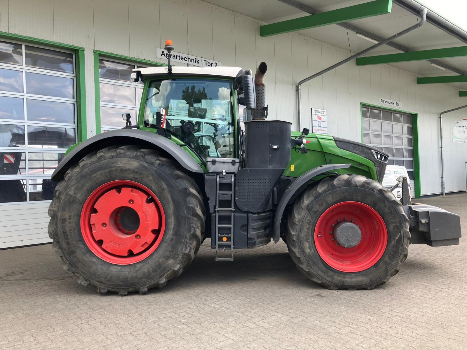 Traktor des Typs Fendt 1050 Gen 2, Gebrauchtmaschine in Elmenhorst-Lanken (Bild 4)