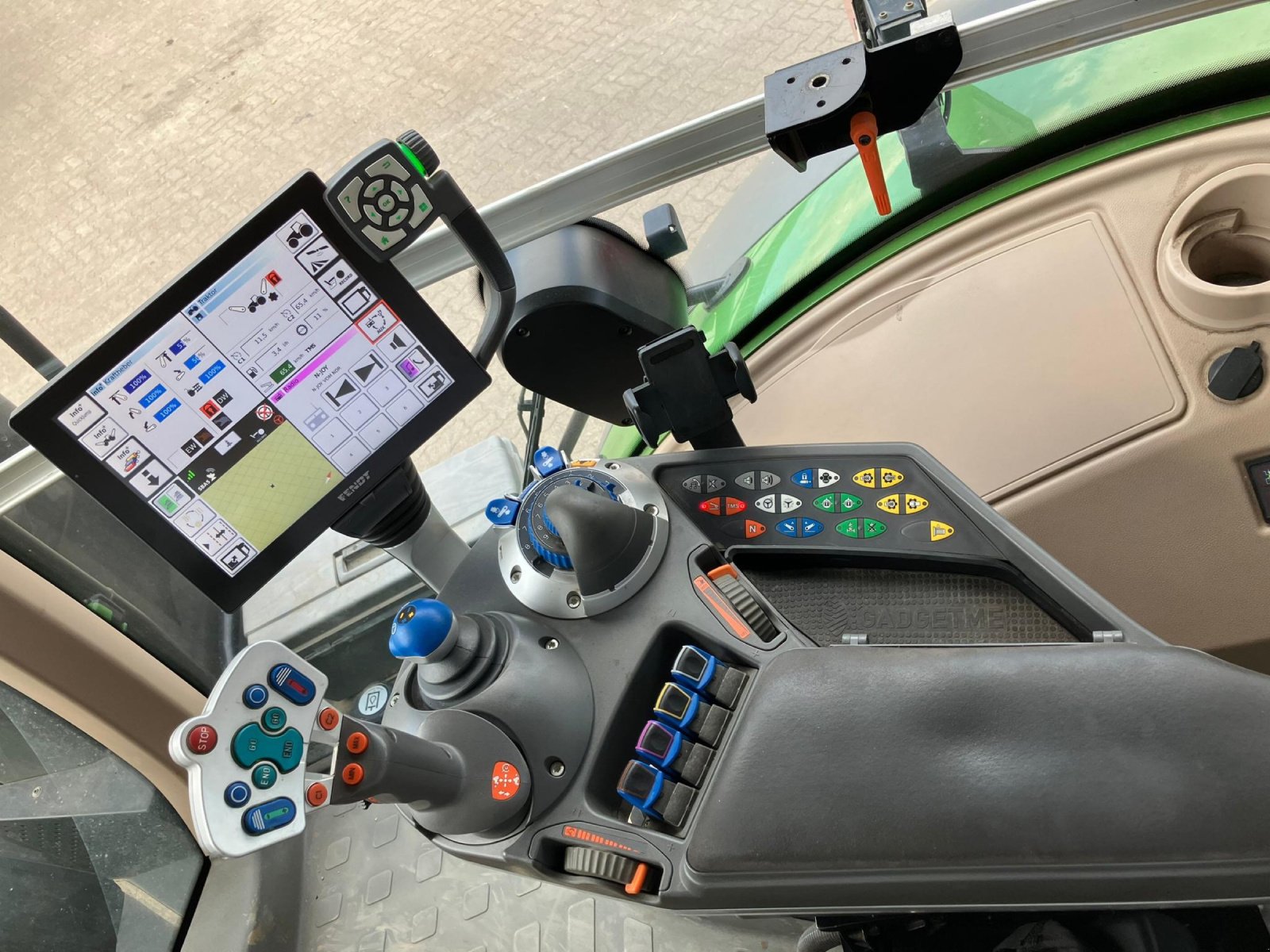 Traktor des Typs Fendt 1050 Gen 2, Gebrauchtmaschine in Elmenhorst-Lanken (Bild 8)