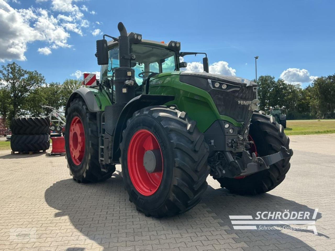 Traktor of the type Fendt 1050 VARIO S4 PROFI PLUS, Gebrauchtmaschine in Lastrup (Picture 3)