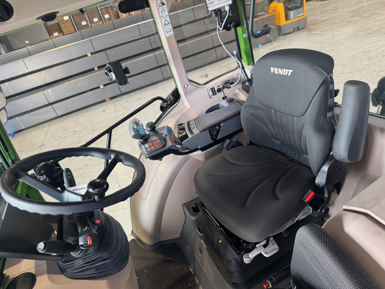 Traktor van het type Fendt 207 Vario TMS, Gebrauchtmaschine in Altenmünster  (Foto 6)