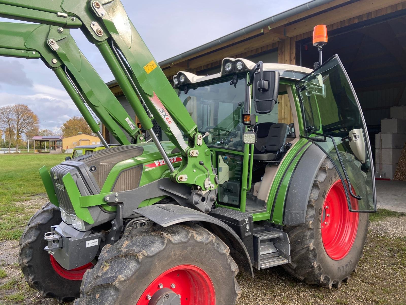 Traktor типа Fendt 207 Vario TMS, Gebrauchtmaschine в Ehingen (Фотография 2)