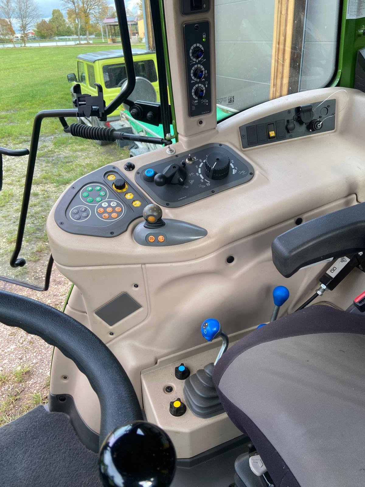 Traktor типа Fendt 207 Vario TMS, Gebrauchtmaschine в Ehingen (Фотография 3)