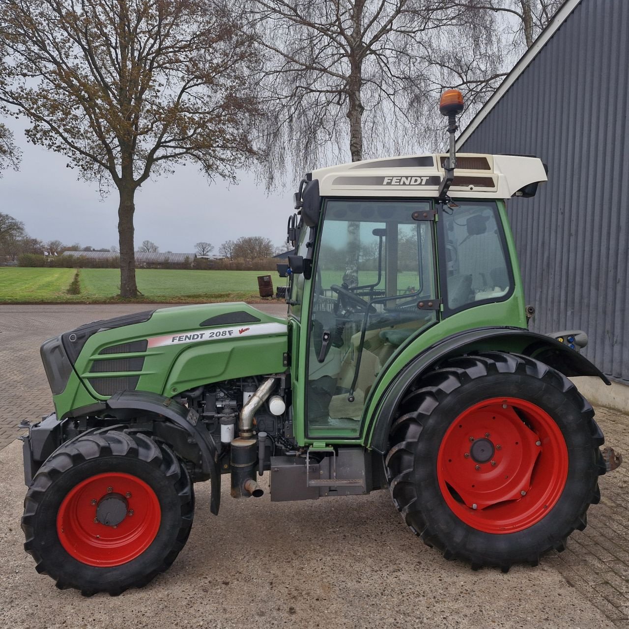 Traktor of the type Fendt 208F Vario TMS, Gebrauchtmaschine in Daarle (Picture 7)
