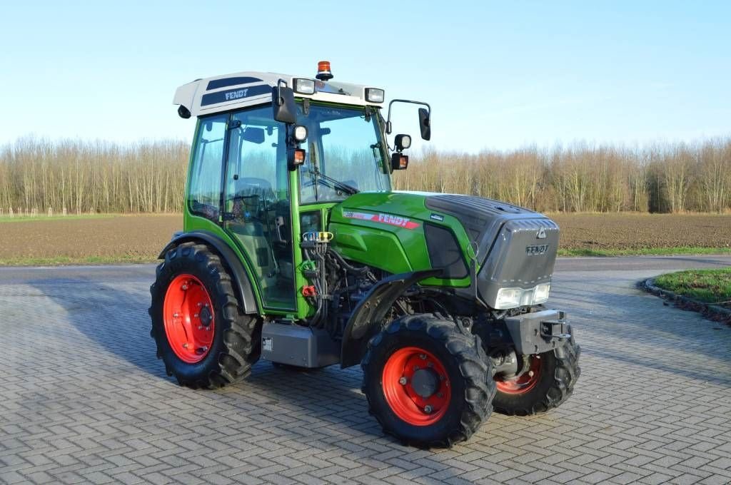 Traktor типа Fendt 208V S3 Vario Smalspoor/Fruitteelttractor, Gebrauchtmaschine в Erichem (Фотография 3)