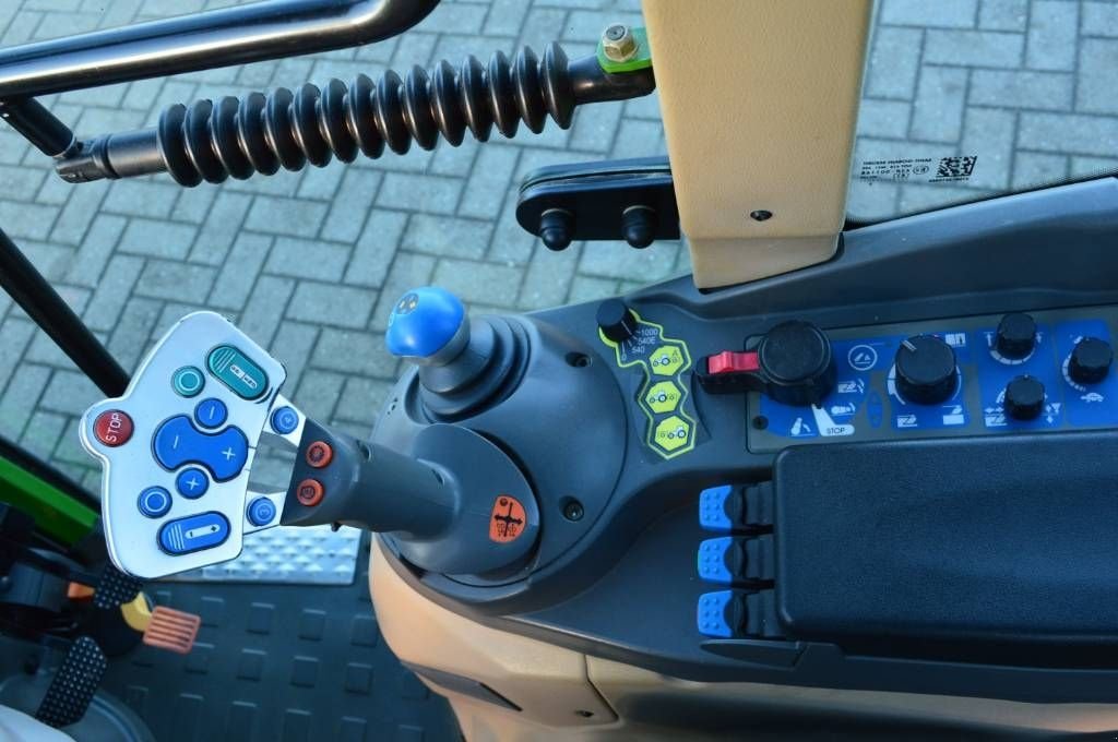 Traktor типа Fendt 208V S3 Vario Smalspoor/Fruitteelttractor, Gebrauchtmaschine в Erichem (Фотография 4)