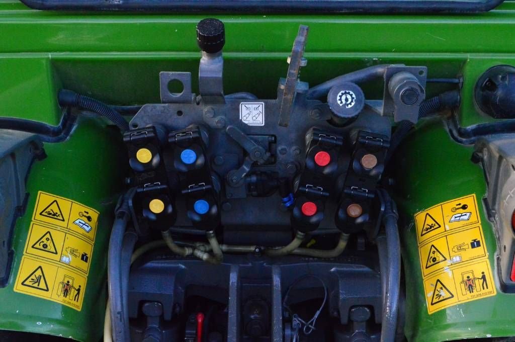 Traktor типа Fendt 208V S3 Vario Smalspoor/Fruitteelttractor, Gebrauchtmaschine в Erichem (Фотография 10)