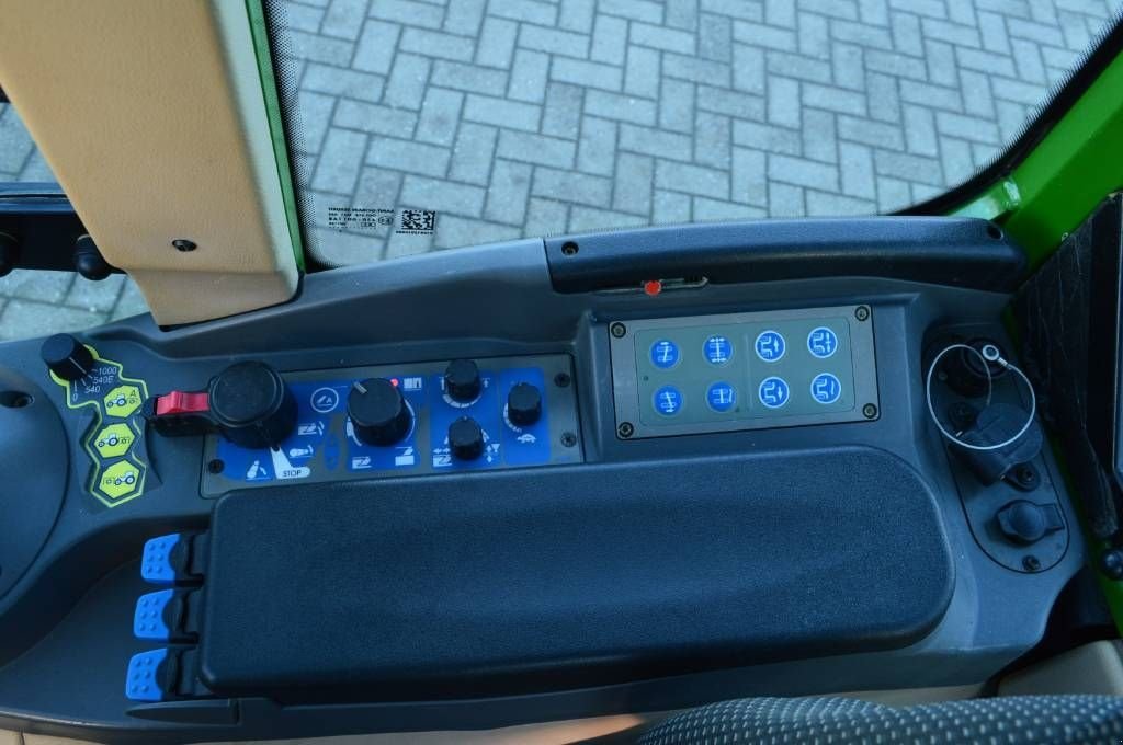 Traktor типа Fendt 208V S3 Vario Smalspoor/Fruitteelttractor, Gebrauchtmaschine в Erichem (Фотография 5)