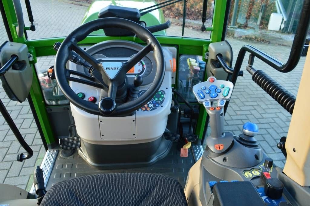 Traktor типа Fendt 208V S3 Vario Smalspoor/Fruitteelttractor, Gebrauchtmaschine в Erichem (Фотография 2)