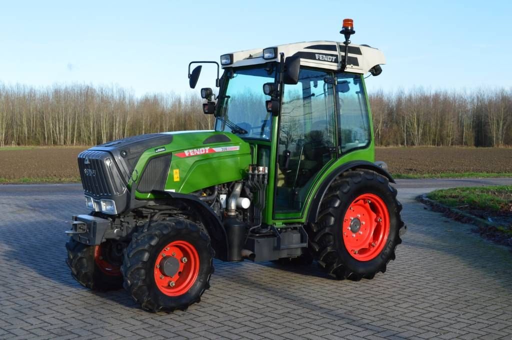 Traktor типа Fendt 208V S3 Vario Smalspoor/Fruitteelttractor, Gebrauchtmaschine в Erichem (Фотография 1)