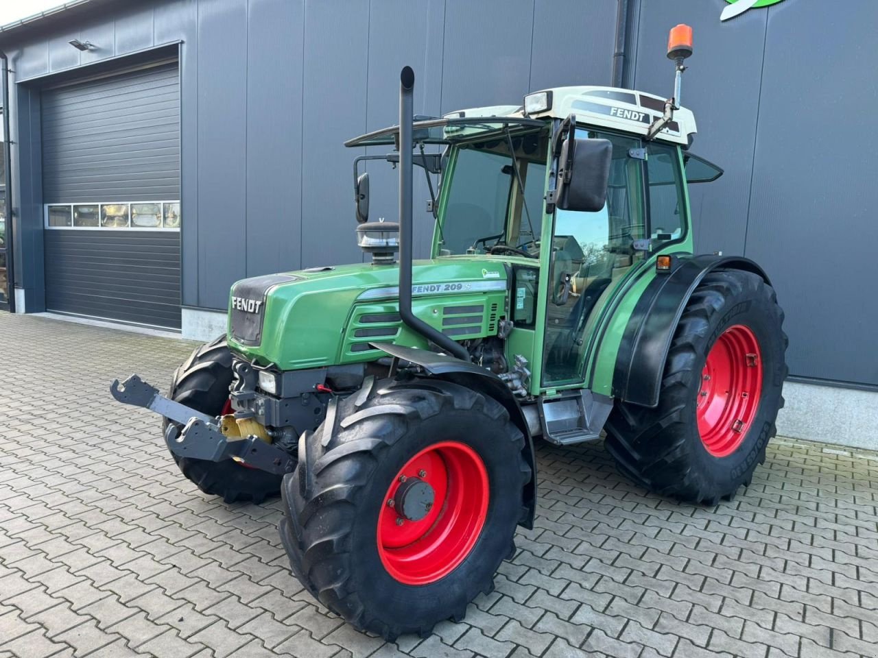 Traktor des Typs Fendt 209 S, Gebrauchtmaschine in Daarle (Bild 2)