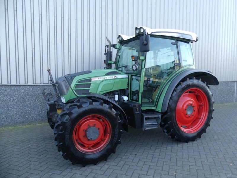 Fendt 209 S, Gebrauchtmaschine, Baujahr: 2013, Betriebsstunden / Hektar: 6500 (Bild 1) Traktor des Typs Fendt 209 S, Gebrauchtmaschine in Deurne (Bild 1)
