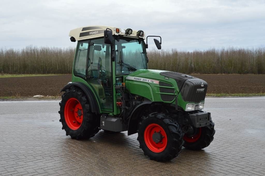 Traktor des Typs Fendt 209 VA Vario Smalspoor/Fruitteelttractor, Gebrauchtmaschine in Erichem (Bild 3)