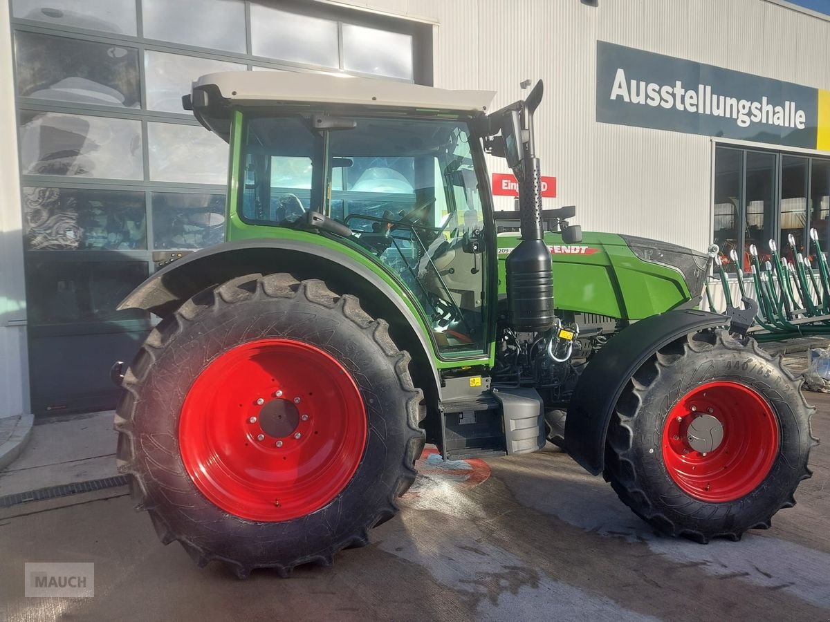 Traktor des Typs Fendt 209 Vario (FendtOne), Neumaschine in Burgkirchen (Bild 5)