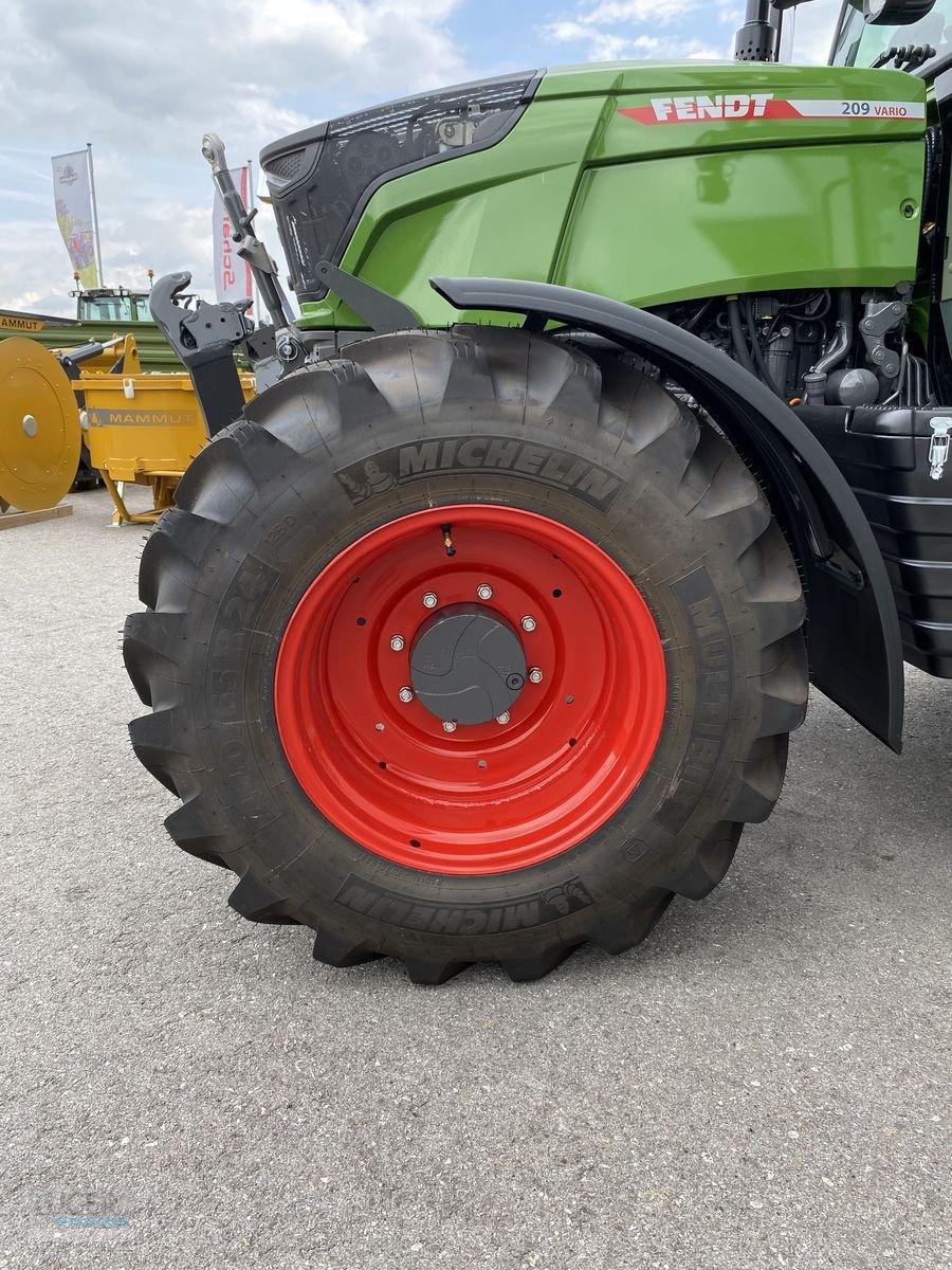 Traktor des Typs Fendt 209 Vario (Gen3), Neumaschine in Niederkappel (Bild 3)