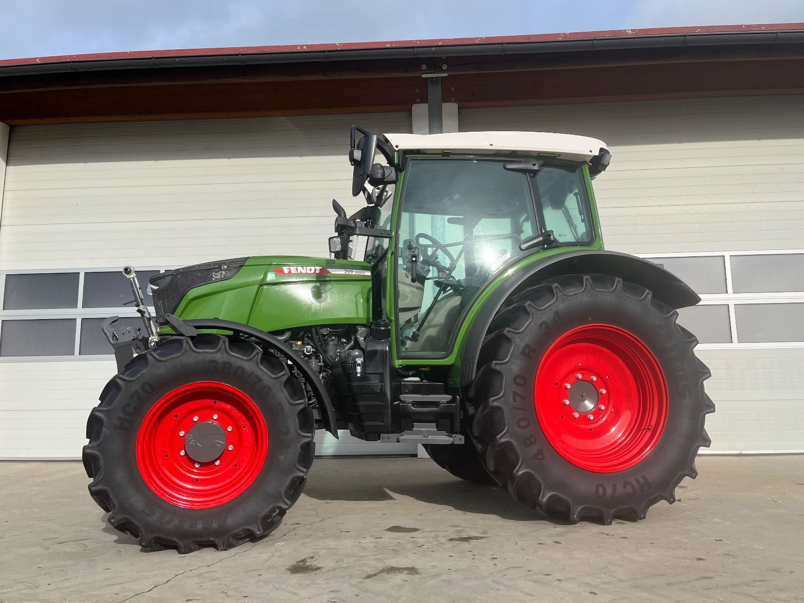 Traktor of the type Fendt 209 Vario, Gebrauchtmaschine in Eggenfelden (Picture 1)