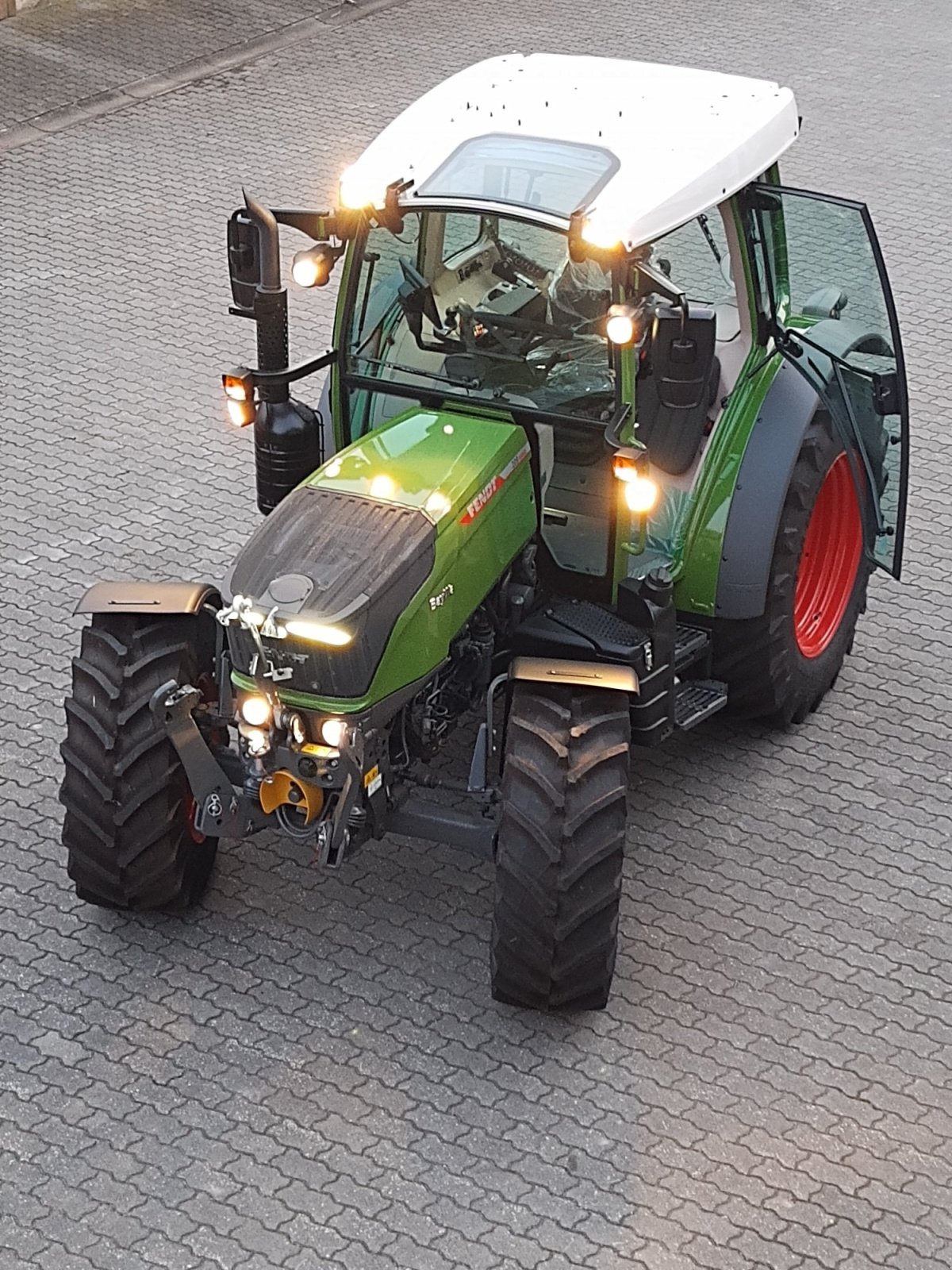 Traktor van het type Fendt 209 Vario, Neumaschine in Heßdorf (Foto 1)