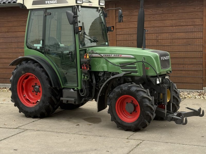 Traktor типа Fendt 209, Gebrauchtmaschine в Wadenoijen (Фотография 1)
