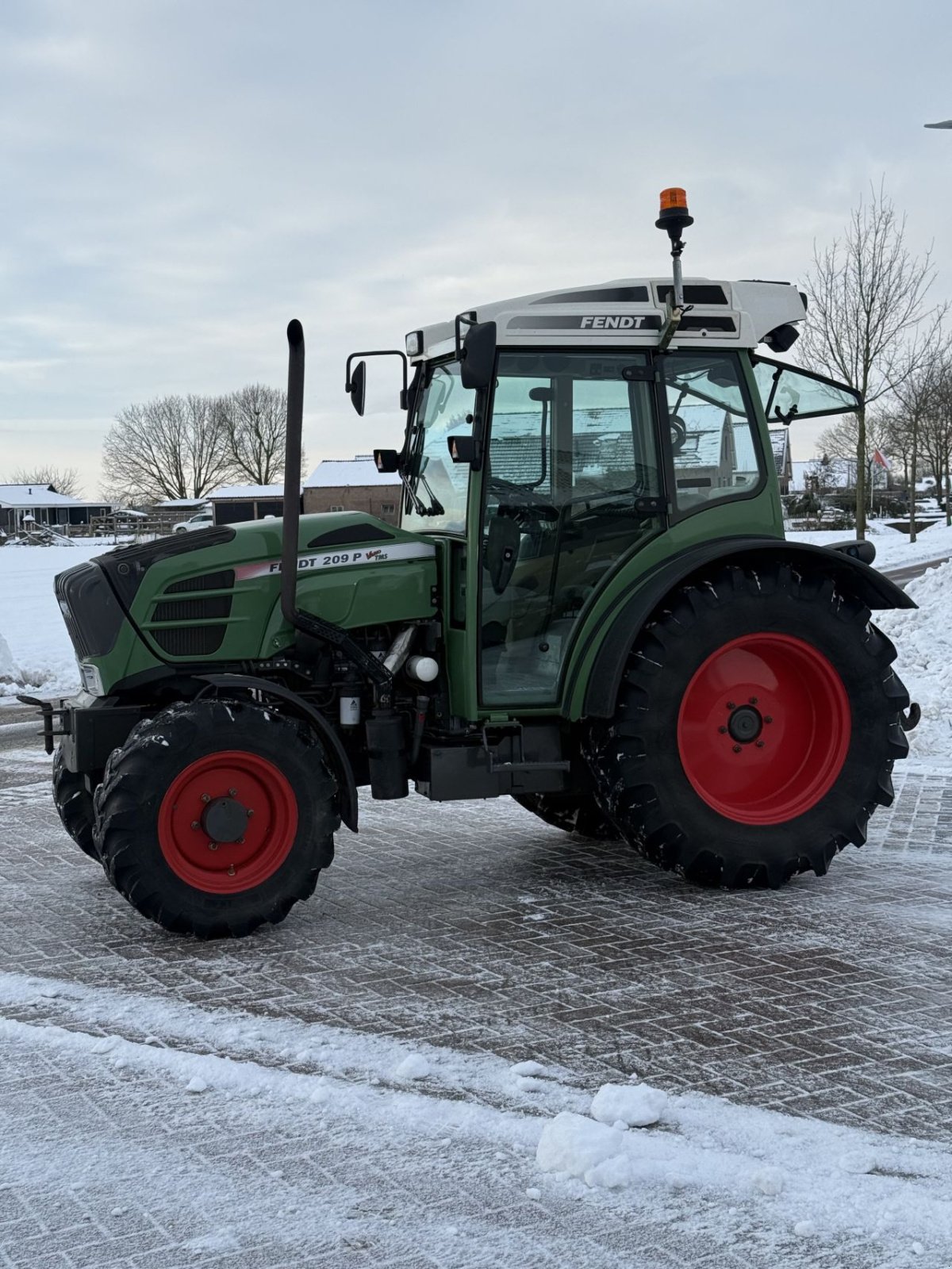 Traktor van het type Fendt 209p, Gebrauchtmaschine in Wadenoijen (Foto 1)