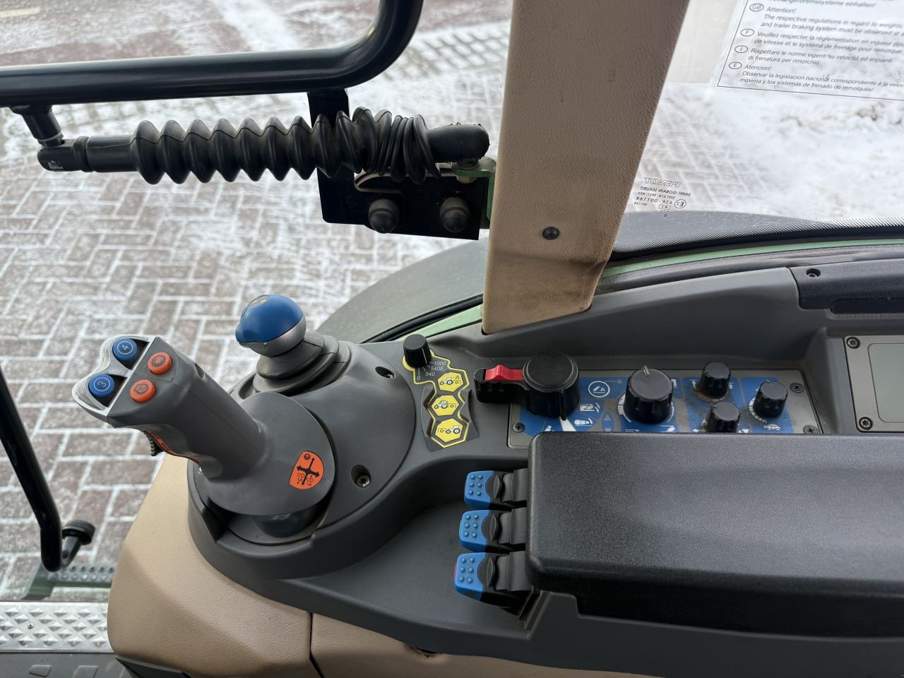 Traktor van het type Fendt 209p, Gebrauchtmaschine in Wadenoijen (Foto 5)