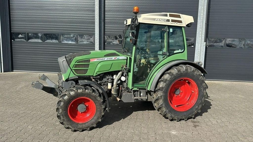 Traktor des Typs Fendt 210 P, Gebrauchtmaschine in Hapert (Bild 2)