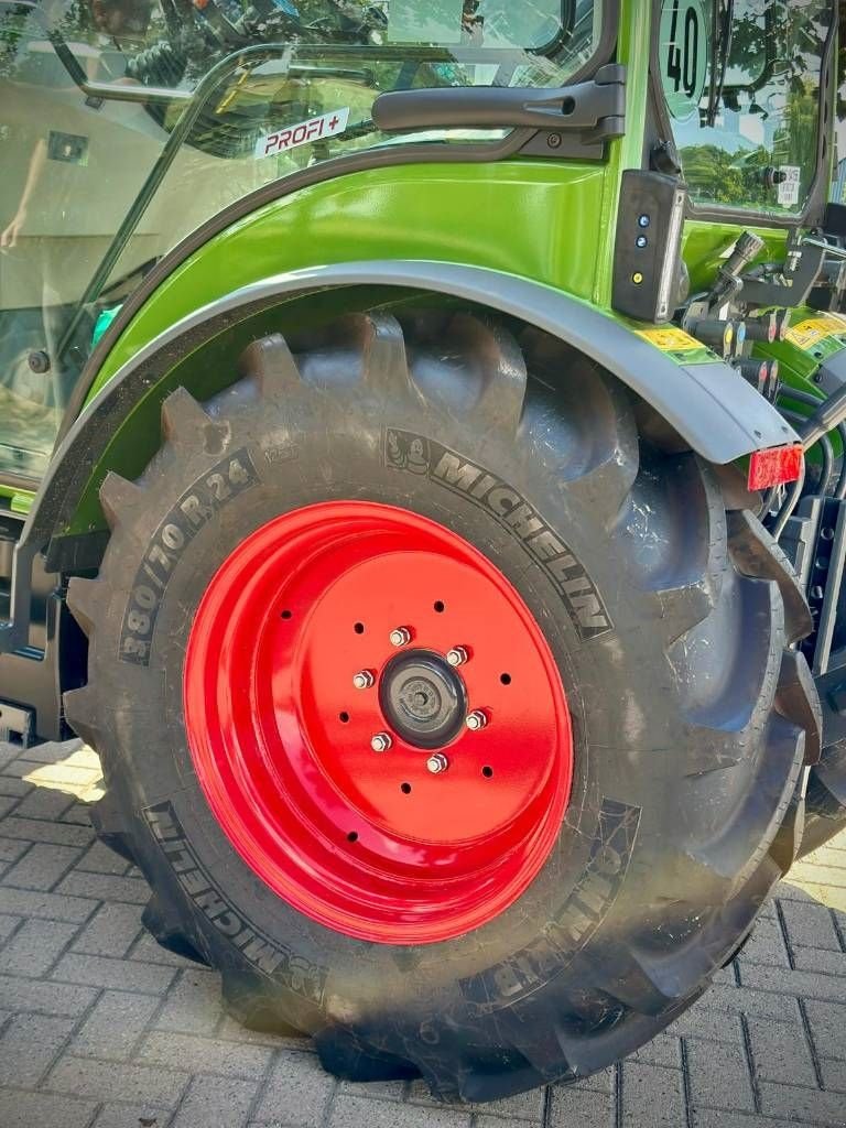 Traktor of the type Fendt 210 V Gen3 Vario Profi Plus Smalspoor/Fruitteelt, Neumaschine in Erichem (Picture 11)