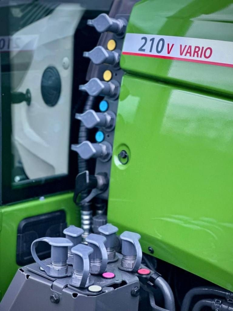 Traktor типа Fendt 210V Gen3 Vario Profi Smalspoor/Fruitteelttractor, Gebrauchtmaschine в Erichem (Фотография 9)