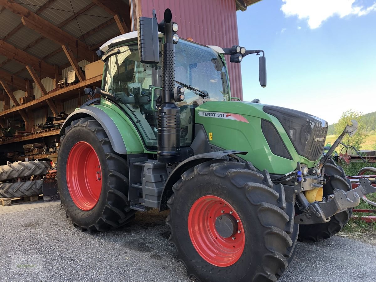 Traktor of the type Fendt 211-939 Vario, Mietmaschine in Bad Leonfelden (Picture 2)