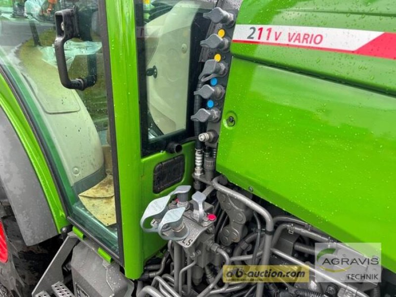 Traktor типа Fendt 211 V VARIO GEN-3 PROFI+ SET-1, Gebrauchtmaschine в Meppen (Фотография 8)