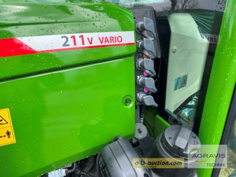 Traktor типа Fendt 211 V VARIO GEN-3 PROFI+ SET-1, Gebrauchtmaschine в Meppen (Фотография 9)