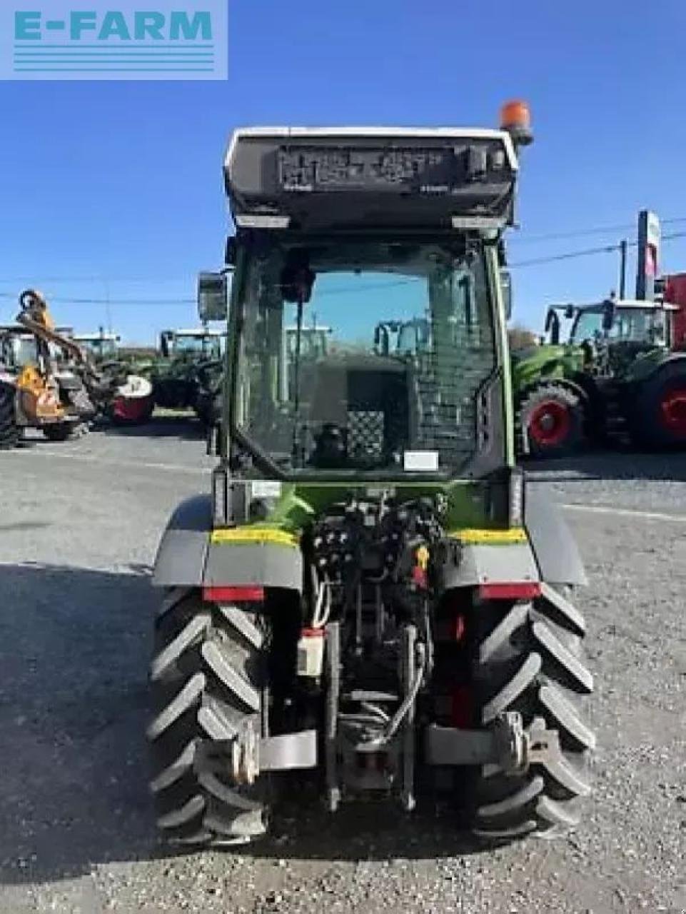 Traktor Türe ait Fendt 211 v, Gebrauchtmaschine içinde MONFERRAN (resim 4)