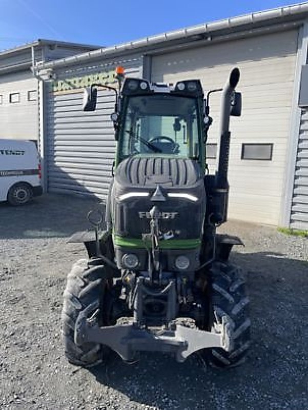 Traktor типа Fendt 211 V, Gebrauchtmaschine в PEYROLE (Фотография 2)