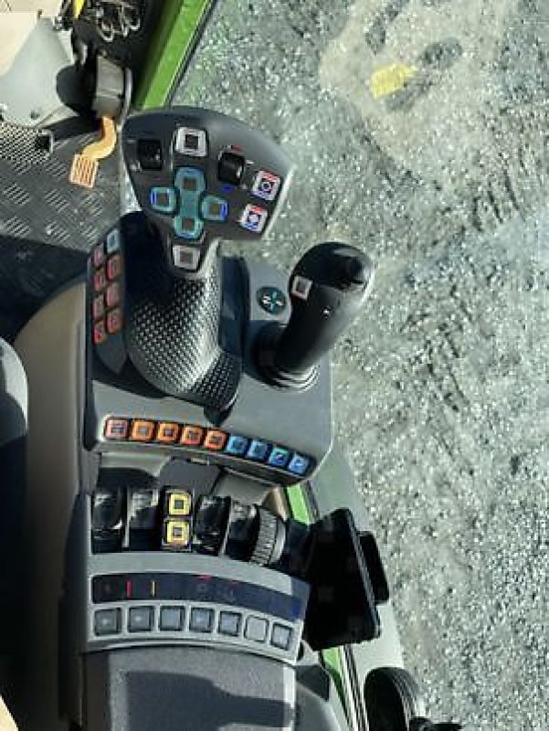 Traktor типа Fendt 211 V, Gebrauchtmaschine в PEYROLE (Фотография 7)