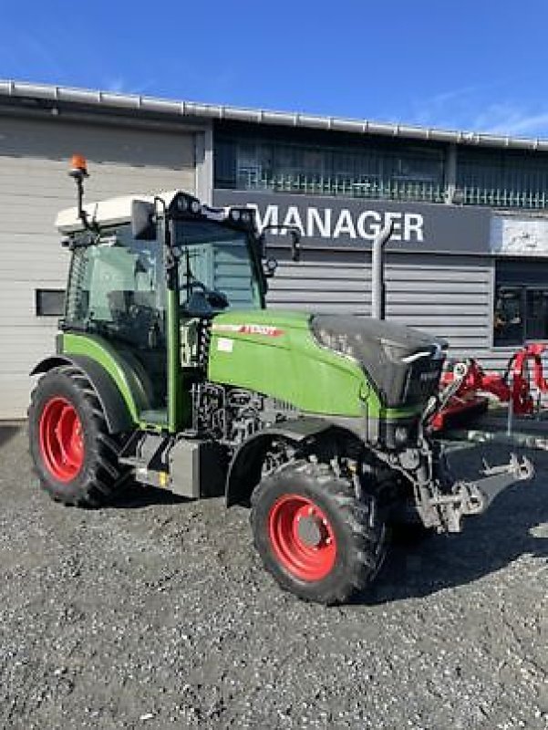 Traktor типа Fendt 211 V, Gebrauchtmaschine в PEYROLE (Фотография 1)