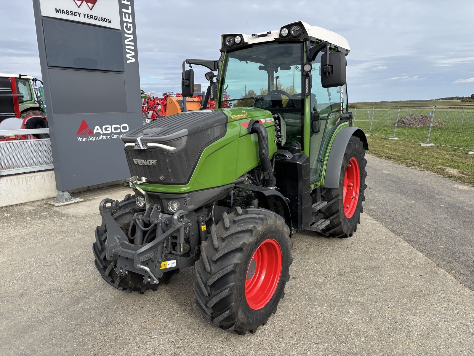 Traktor tipa Fendt 211 Vario F (Gen3), Vorführmaschine u Starrein (Slika 10)