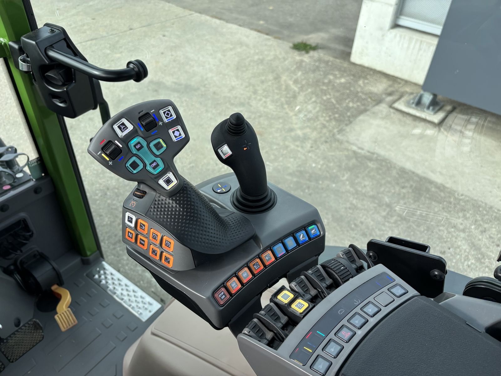 Traktor tipa Fendt 211 Vario F (Gen3), Vorführmaschine u Starrein (Slika 16)