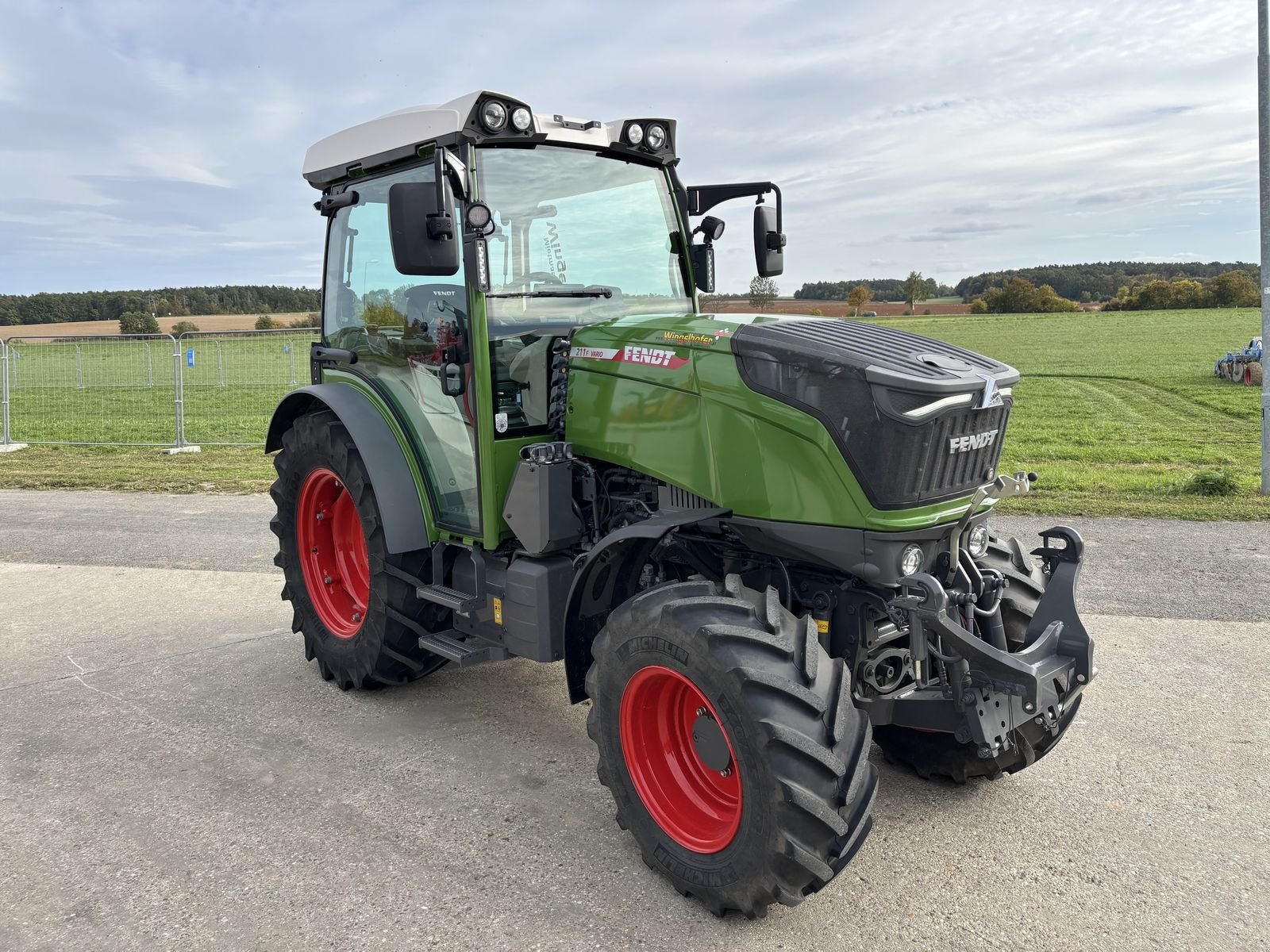 Traktor tipa Fendt 211 Vario F (Gen3), Vorführmaschine u Starrein (Slika 3)