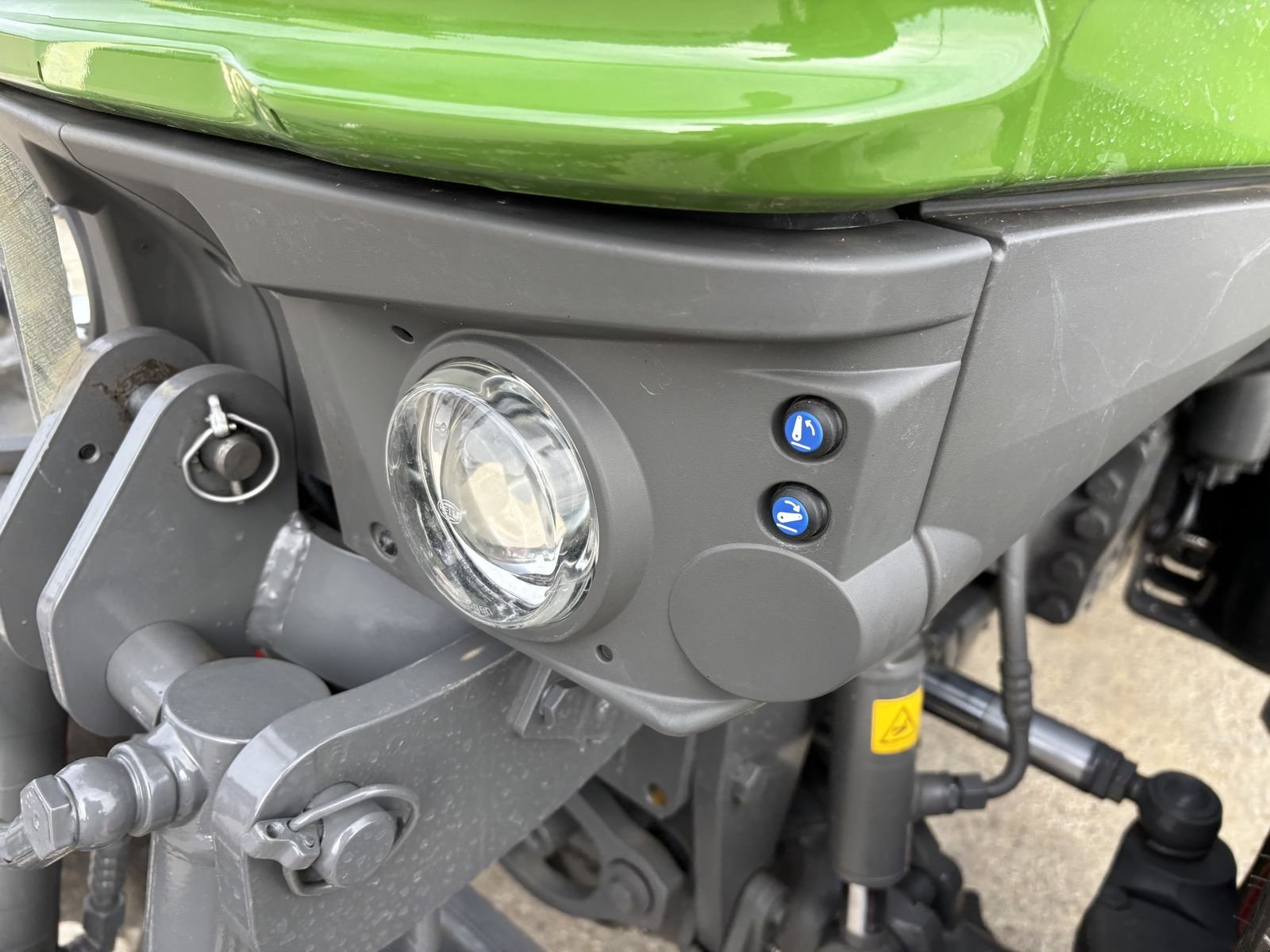 Traktor tipa Fendt 211 Vario F (Gen3), Vorführmaschine u Starrein (Slika 11)