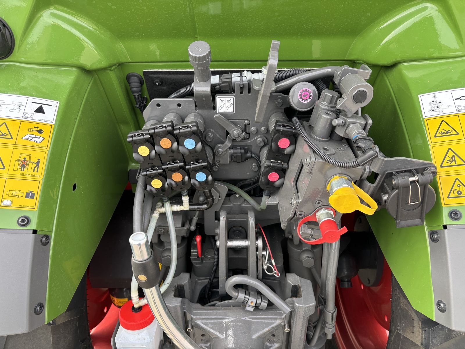 Traktor tipa Fendt 211 Vario F (Gen3), Vorführmaschine u Starrein (Slika 15)