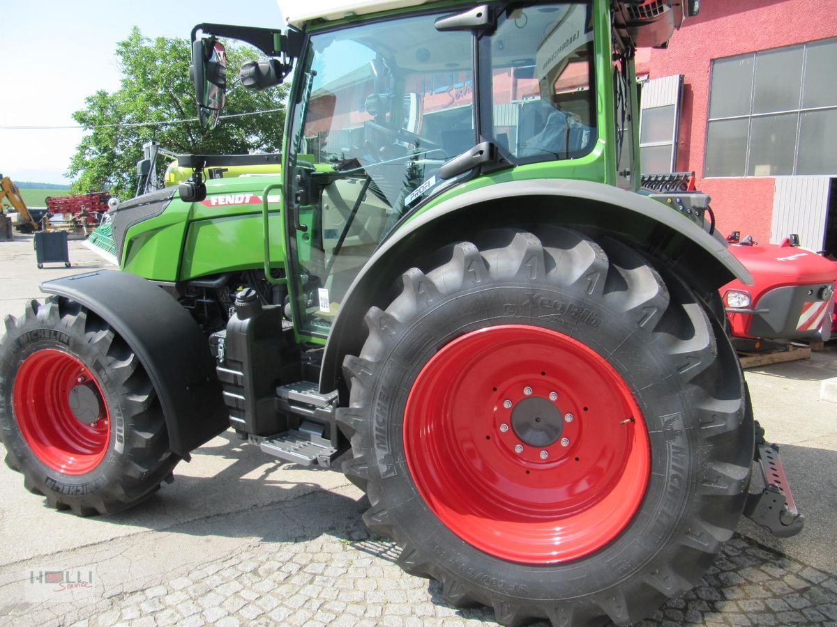 Traktor des Typs Fendt 211 Vario (FendtONE), Neumaschine in Niederneukirchen (Bild 4)