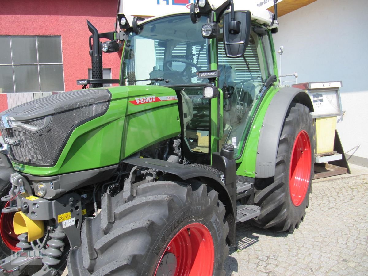 Traktor des Typs Fendt 211 Vario (FendtONE), Neumaschine in Niederneukirchen (Bild 3)