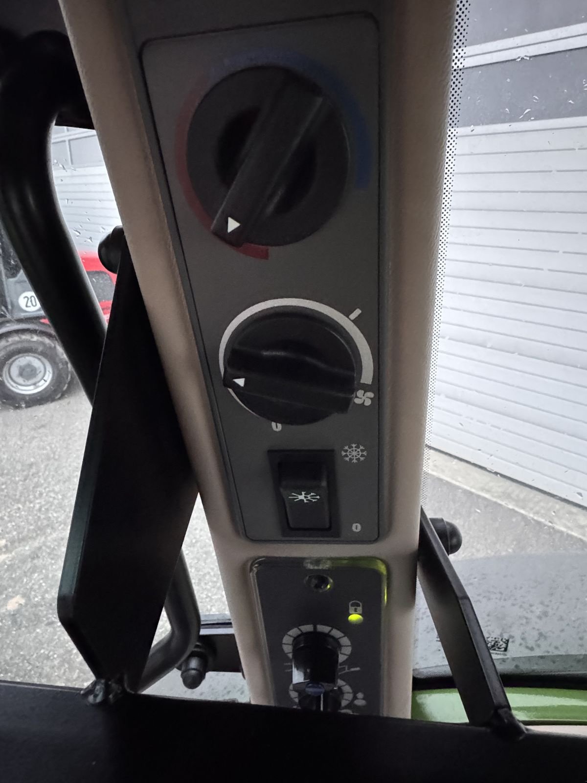 Traktor des Typs Fendt 211 Vario (Gen2), Gebrauchtmaschine in Traberg (Bild 14)