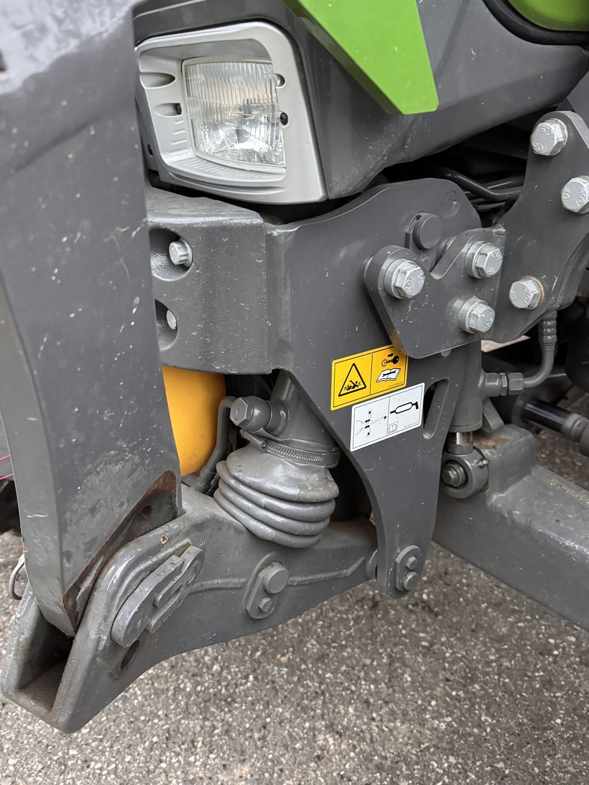 Traktor des Typs Fendt 211 Vario (Gen2), Gebrauchtmaschine in Traberg (Bild 4)