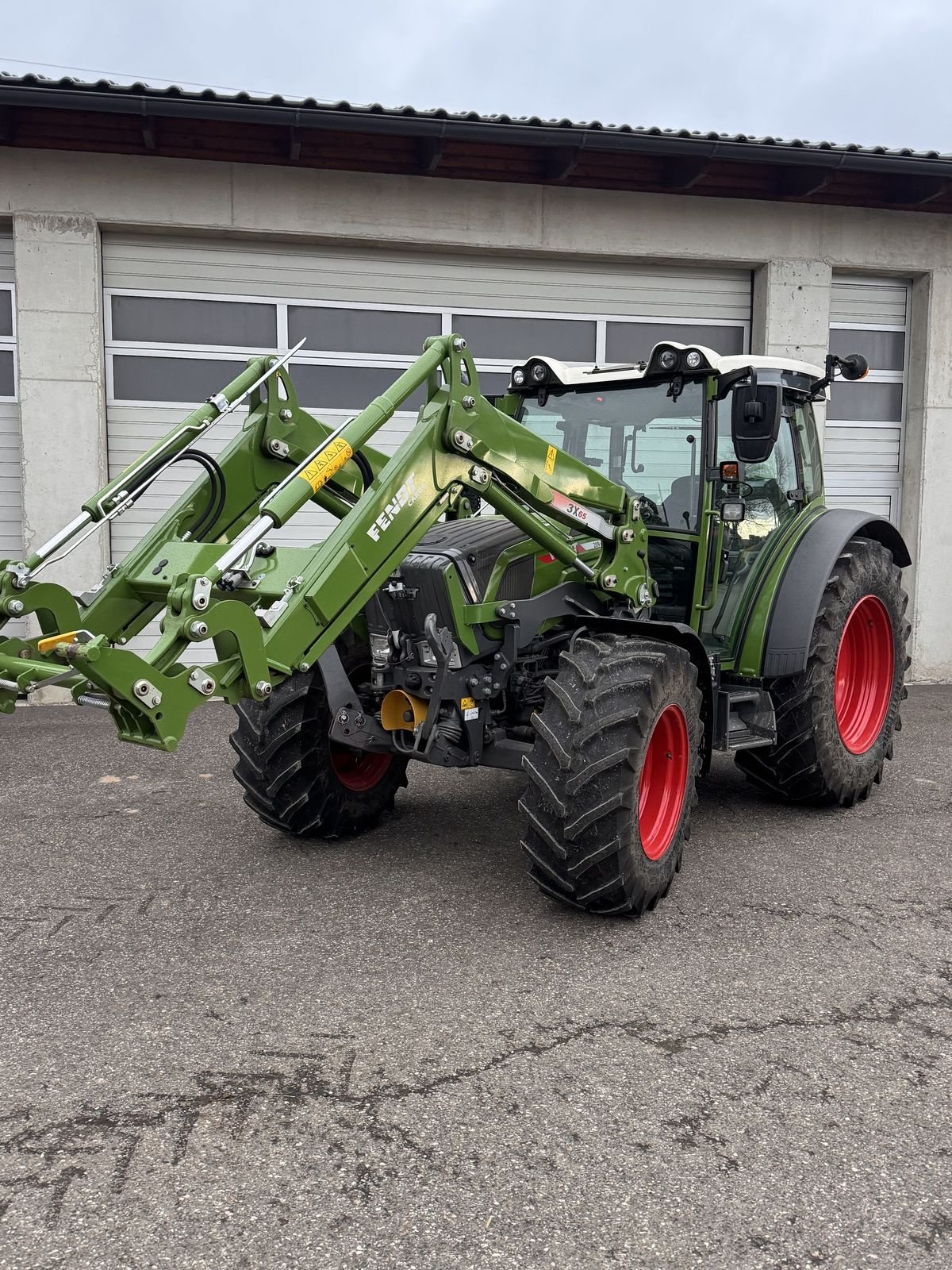 Traktor des Typs Fendt 211 Vario (Gen2), Gebrauchtmaschine in Traberg (Bild 1)