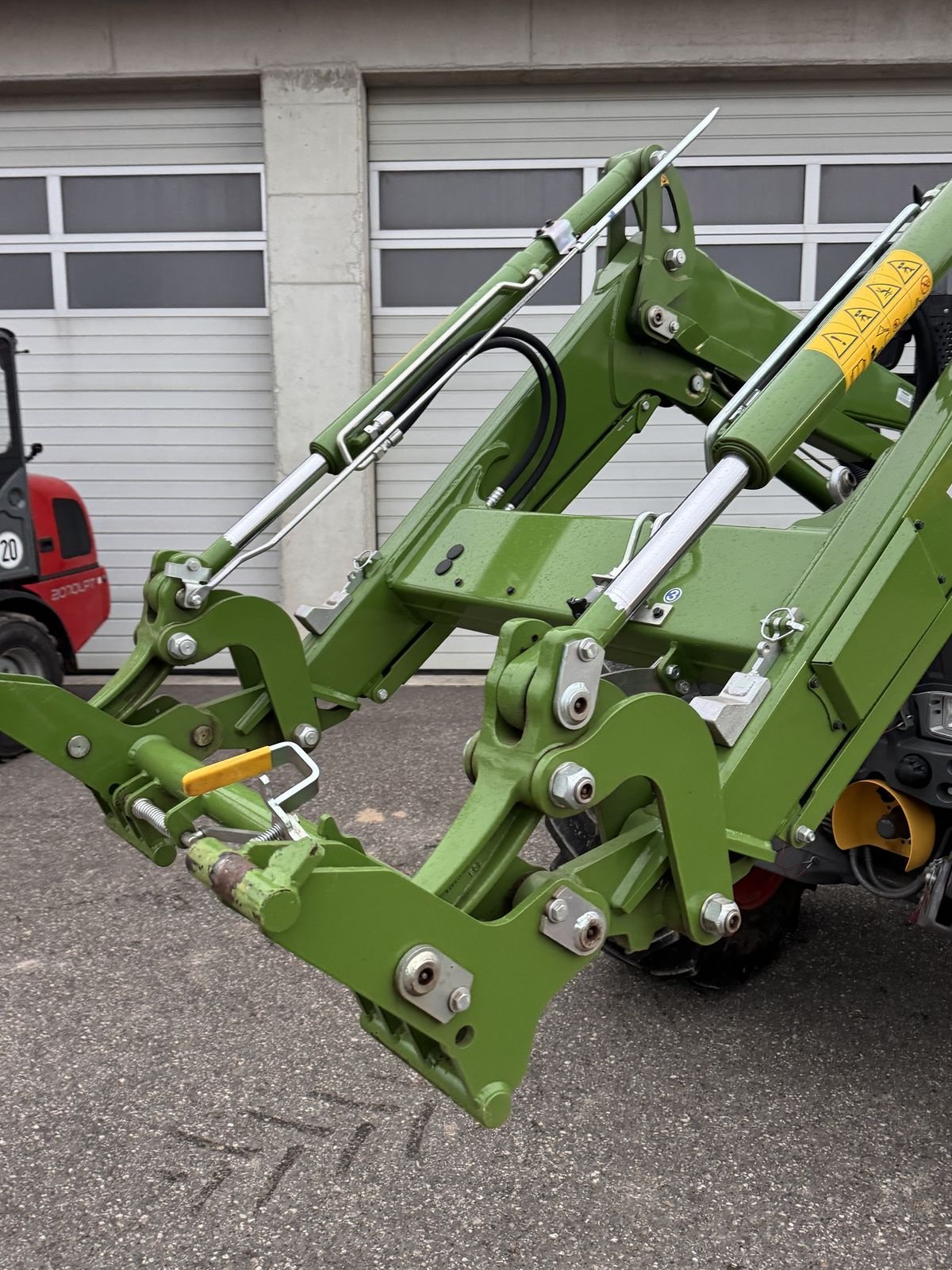 Traktor des Typs Fendt 211 Vario (Gen2), Gebrauchtmaschine in Traberg (Bild 2)